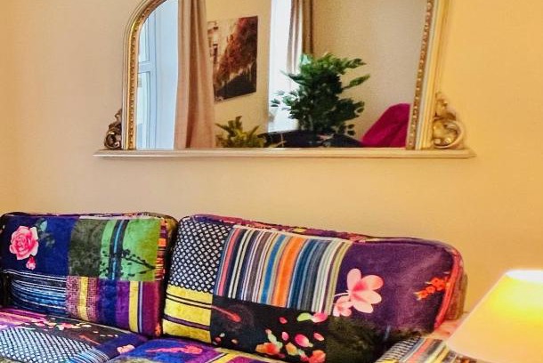 Keynsham Apartment | Dapps Hill Haven - between Bristol and Bath, both 9 mins by train!