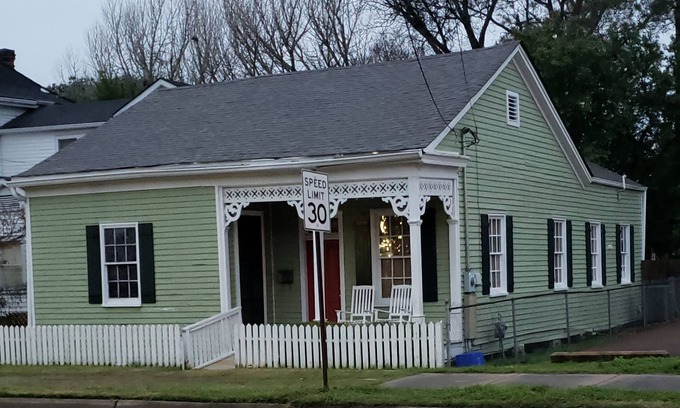 Natchez House | Darby's Guest House!