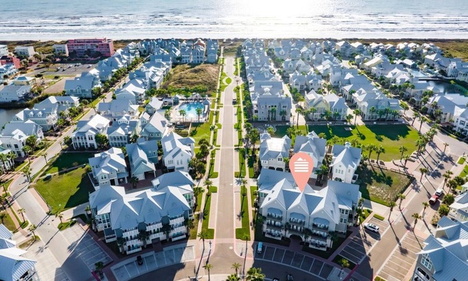 Cinnamon Shore Condo | Darling, Designer Condo@Cinnamon Shore w/Great Amenities & Beach Access!