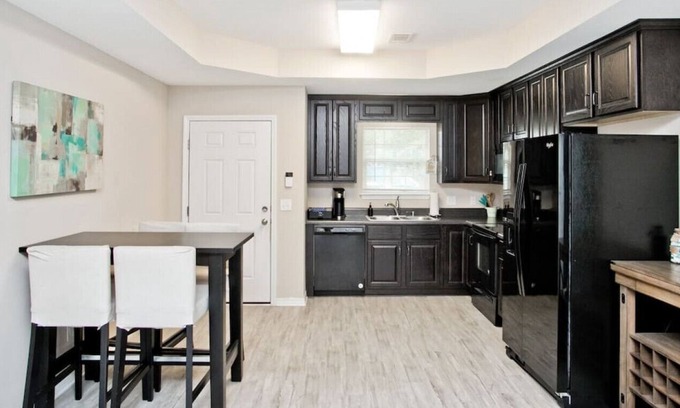 Old East Hill House | Darling Downtown Delight-5 Mins from Bay Center!