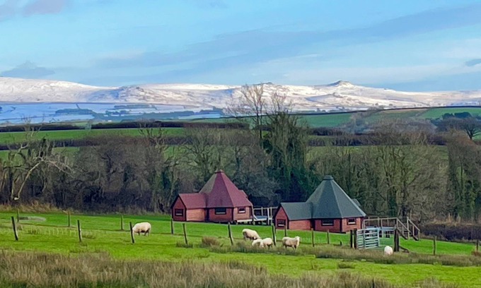 Okehampton Cabin | Dartmoor Eco-Pod (Oak Tree Lane) Gorgeous rustic charm