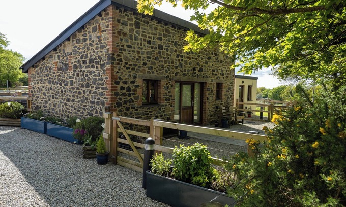 Okehampton Cottage | DARTMOOR INN, pet friendly, character holiday cottage in Sourton Down