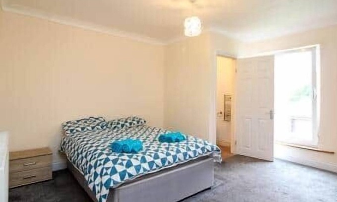 Shirley House | Darwin road guest house room 5