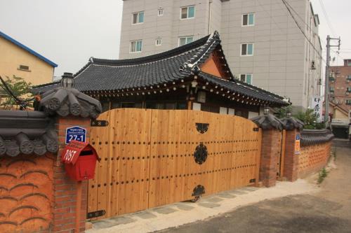 Gwangsan-gu House | Dasomchae Hanok stay