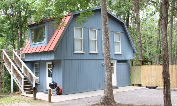 Daufuskie Island Cottage | Daufuskie Cottage Historic District/High Speed Wifi/Pet Friendly