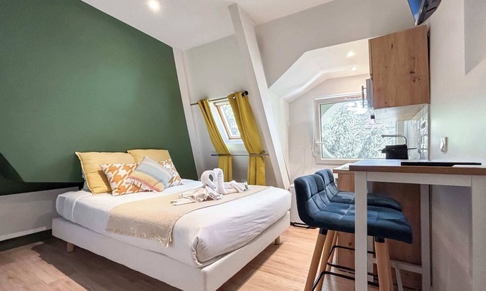 Amerique Apartment | David D Angers 61 - Studio Apartment, Sleeps 2