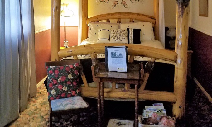 Chemult Hotel | Dawson House Lodge