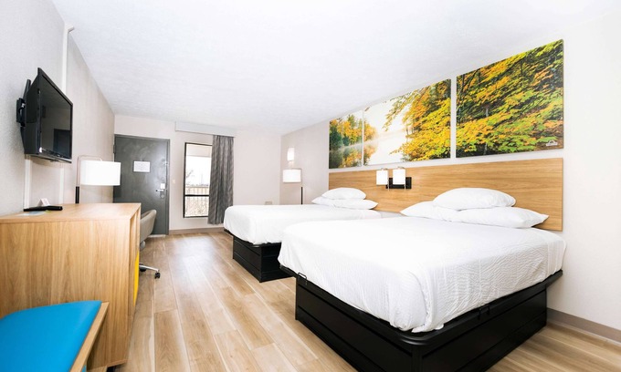 Latonia Hotel | Days Inn by Wyndham Cincinnati East