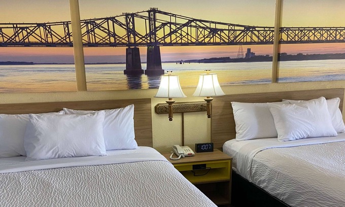 Clinton Hotel | Days Inn by Wyndham Clinton