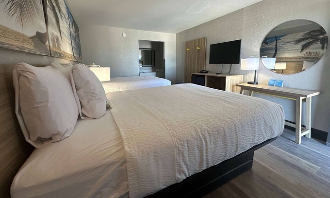 Biggar Hotel | Days Inn by Wyndham Fort Myers