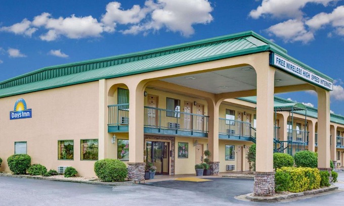 Macon Hotel | Days Inn by Wyndham Macon I-475