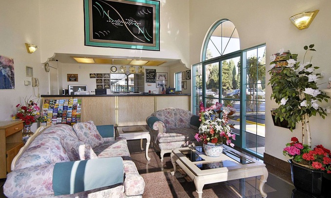 La Sierra Hotel | Days Inn by Wyndham Riverside Tyler Mall