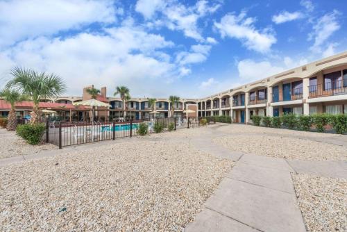 San Antonio Hotel | Days Inn by Wyndham San Antonio Splashtown/ATT Center