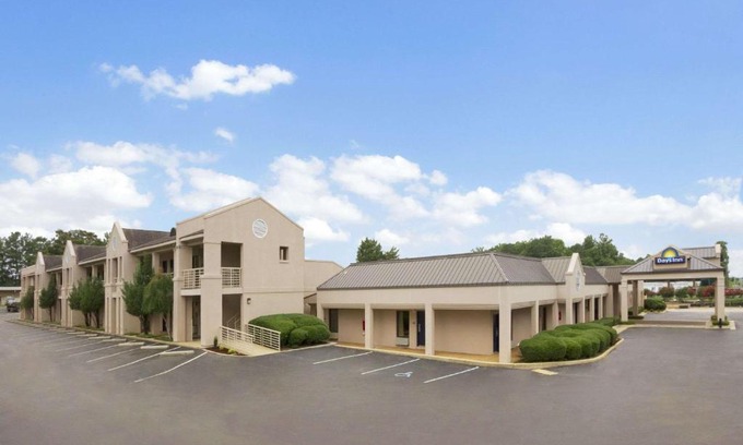 Alexander City Hotel | Days Inn by Wyndham Alexander City