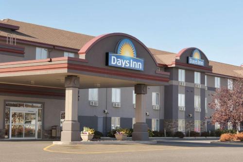 Thunder Bay Hotel | Days Inn & Suites by Wyndham Thunder Bay