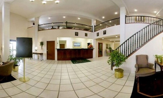 Hickory Hotel | Days Inn & Suites by Wyndham Hickory