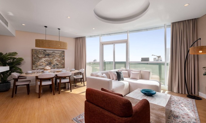 Downtown Dubai Apartment | Dazzling Downtown Retreat w/Panoramic City Views