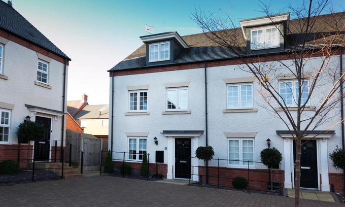 Castle Donington Apartment | DBS Serviced Apartments - The Townhouse