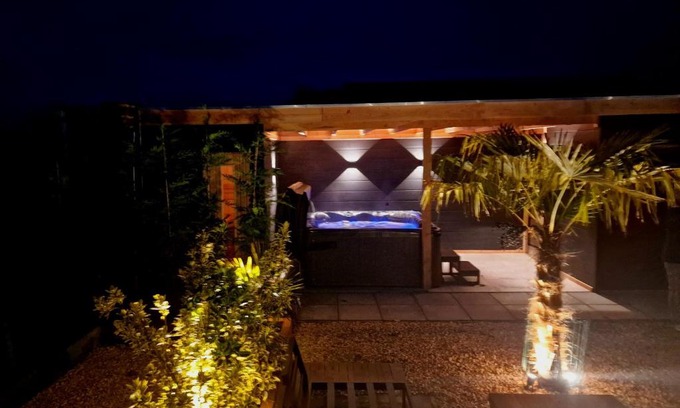 Sint-Annaland Ski Chalet | De droom van Zeeland met jacuzzi & Finse sauna