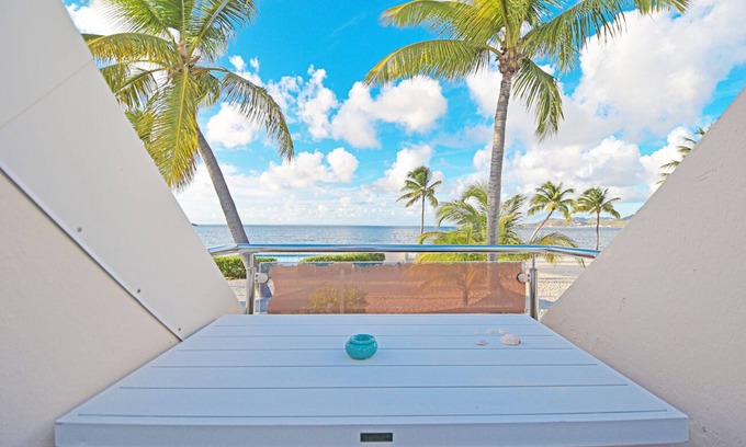 Nettle Bay Apartment | Deja Blue - Cozy Beachfront Condo - Nettle Bay Beach Club