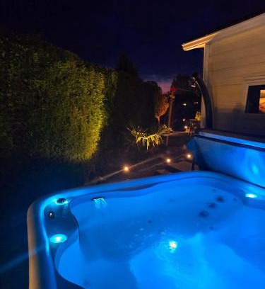 Sint-Annaland Ski Chalet | De Poort van Zeeland aan het water met jacuzzi