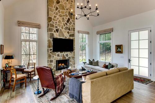 Glenville House | Deck and Mountain Views Black Chalet in Glenville