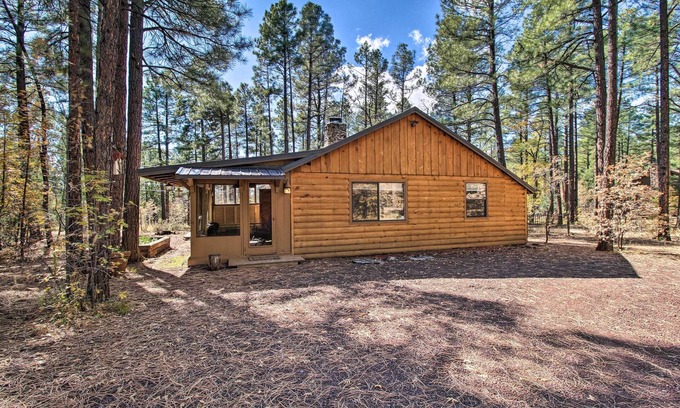 Pinetop-Lakeside Cottage | Deck & Grill: Pet-friendly Lakeside Cabin
