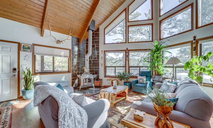 Munds Park Cabin | Deck & Scenic Views: Munds Park Cabin!