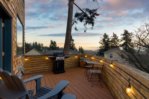 Coupeville House | Deck Views Fire Pit Pool 3 Mins to Beach Madrona Tree Retreat by AvantStay