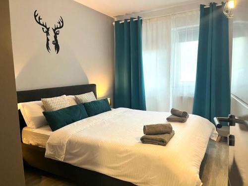 Jibert Apartment | Deer House Next to Sinaia Plaza - Balcony & Private Parking