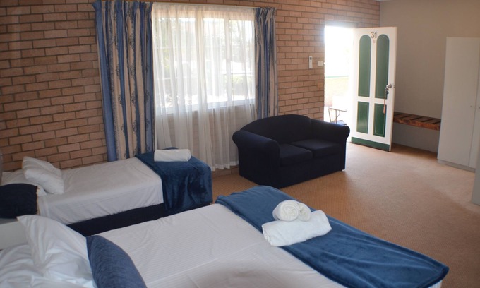 Armidale Hotel | Deer Park Motor Inn
