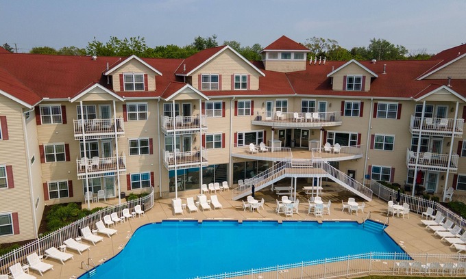 Delavan Lake Hotel | Delavan Lake Resort