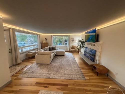 Highline House | Delightful 5 bedroom EV Charger Airport Golf Parks