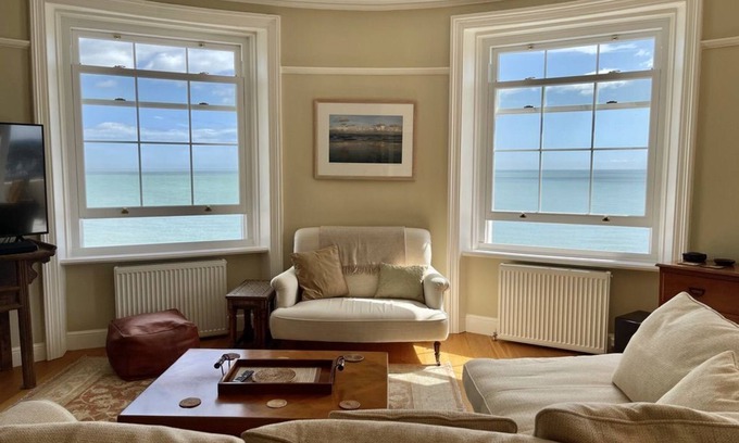 Deal Apartment | Delightful apartment with sea views on the Seafront of Deal