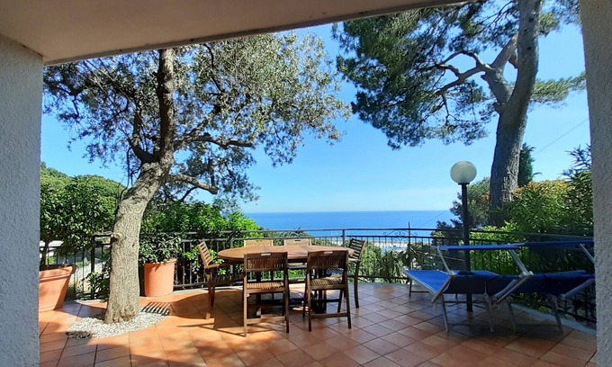 Marina di Andora Villa | Delightful beachfront villa surrounded by the peaceful pine forest of Andora