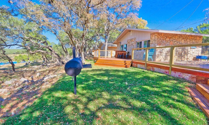 Canyon Lake Cottage | Delightful Cottage for 4 Guests in Canyon Lake!