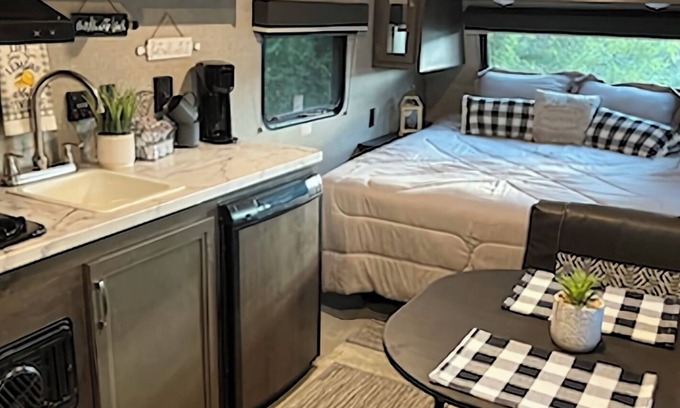 Cottonwood-Verde Village House | Delightful Couples Cozy Getaway with 1 bedroom and WiFi, AC in Lovely Cottonwood