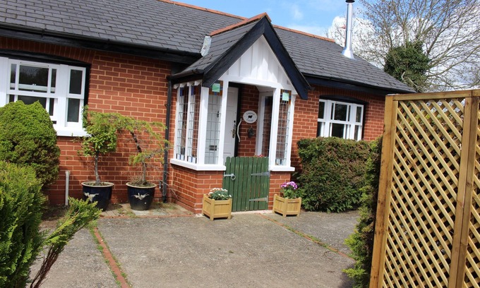 Longdown Cottage | Delightful Detached Cottage close to Exeter, Dartmoor and the coast.
