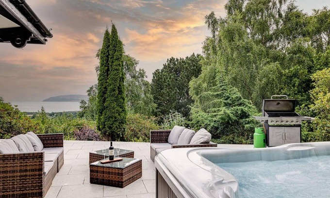 Penmaenmawr House | Delightful Holiday Home With sea Views and Hot Tub