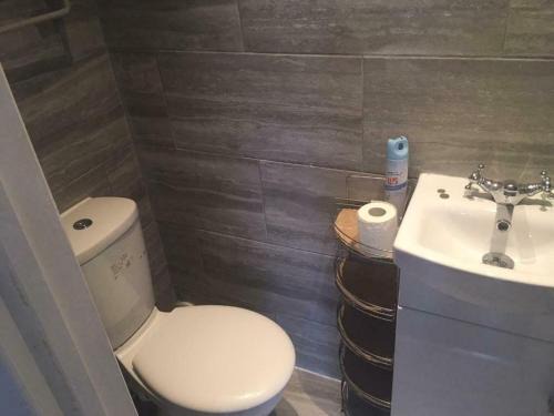 Eltham West Apartment | Delightful private 2 bedroom bungalow