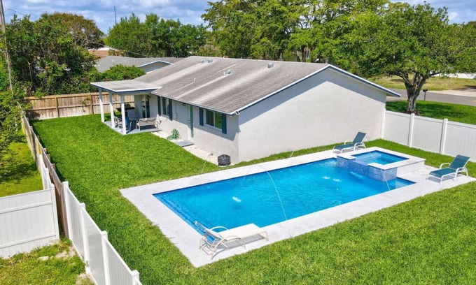 Tropic Palms House | Delray Oasis: Pool + Hot Tub