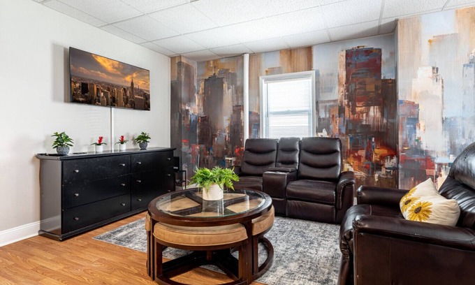 Bayonne Apartment | Deluxe 4BR Duplex | Sleeps 16+ | Near NYC