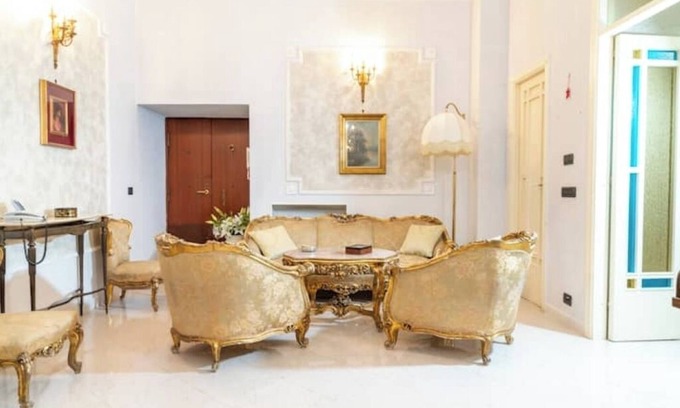 Vomero House | Deluxe Apartment with Garden in Vomero