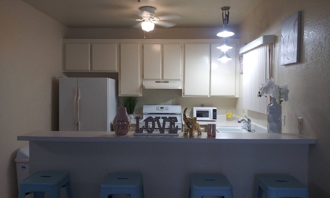 Hawthorne Apartment | Deluxe Apt. - 5 miles from LAX and BEACHES - "Joy"