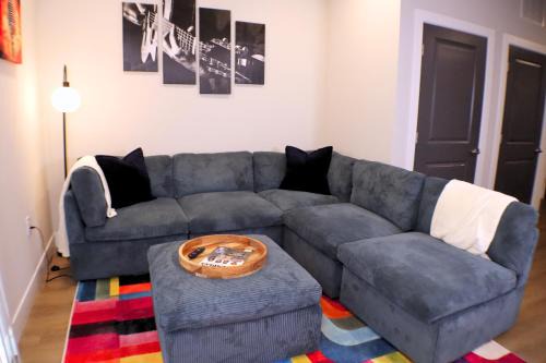 Rogers Apartment | Deluxe Apt, King Bed, Workspace, Gym, Free"p"