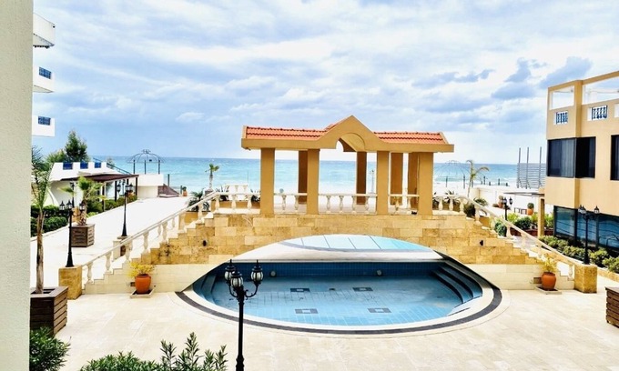 Halat Ski Chalet | Deluxe Cozy Chalet with pool access close to the sea.