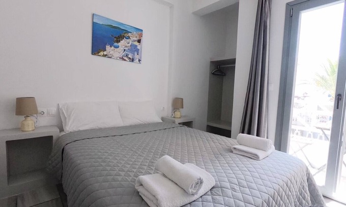 Perissa Apartment | Deluxe Double Room 30 meters from Perissa Beach