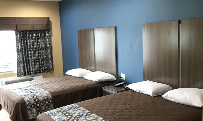 Baytown Hotel | Deluxe Inn & Suites Baytown