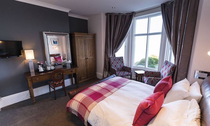 Scarborough House | Deluxe King Ensuite with Sea View at The Helaina