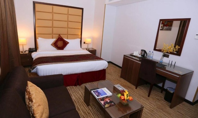 Al Sharq Apartment | Deluxe King Room Near Sharjah Corniche